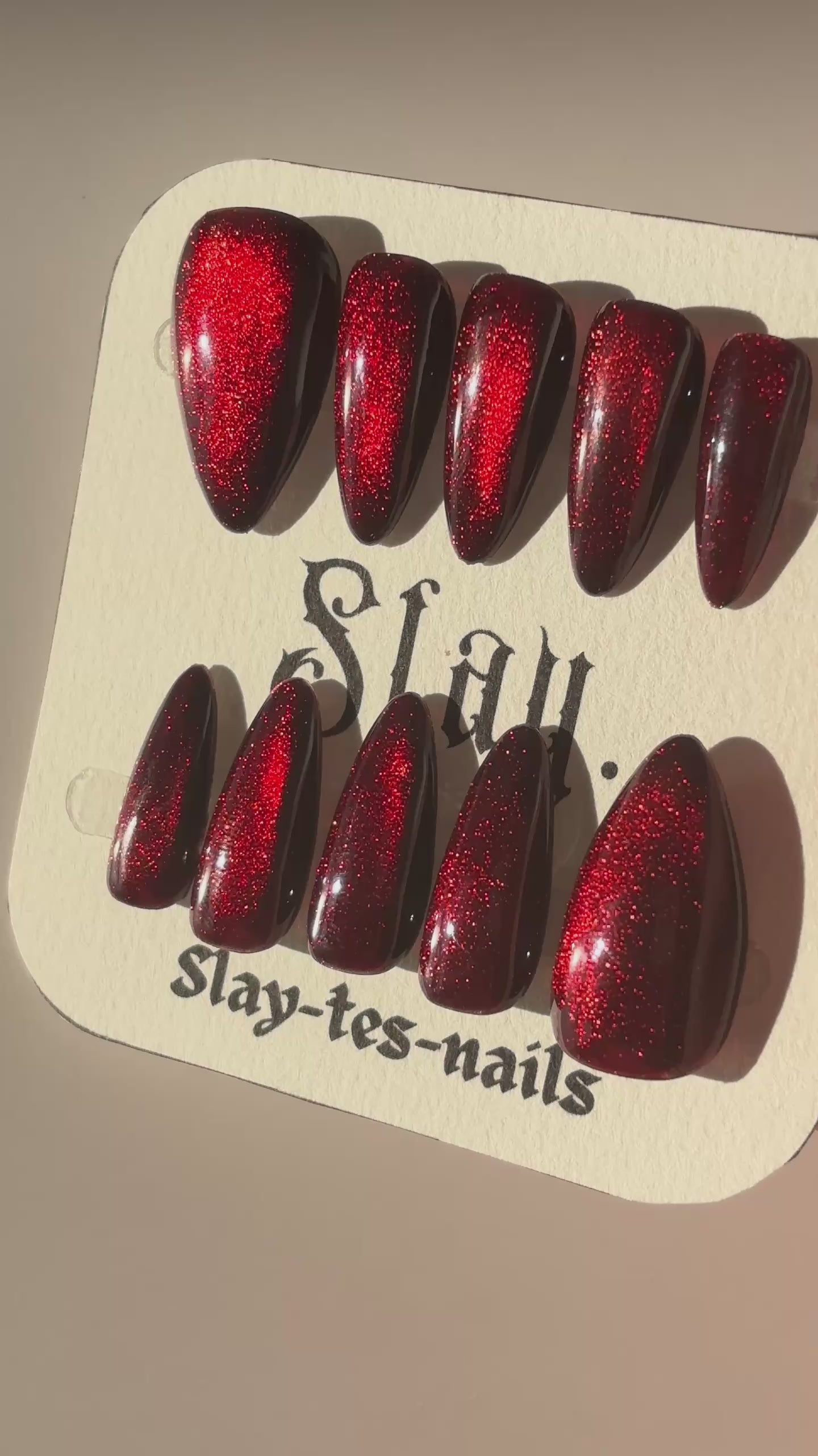 Cat eyes rouge - Set de 10 Press-on Nails